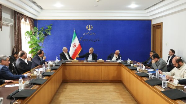 «بازدید سرزده دیگری توسط پزشکیان» و «تحریم در آستانه مذاکره مستقیم عمان»